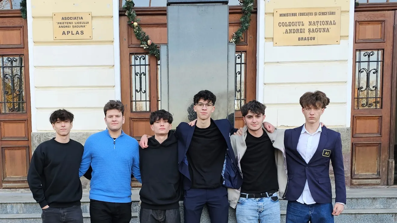 Membrii echipei Vertex din Brasov